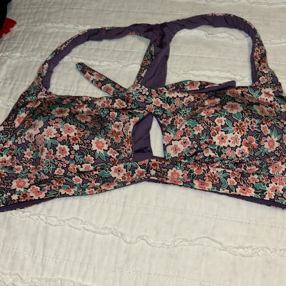 Bathing suits - Picture 6 of 7